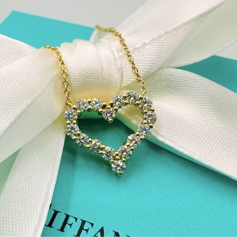 $6,100 Tiffany & Co. 0.62 CTW Diamond Heart Necklace 24” in Yellow Gold - Picture 4 of 12